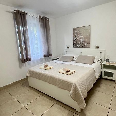 Apartmani Vela มาคาร์สกา ภายนอก รูปภาพ
