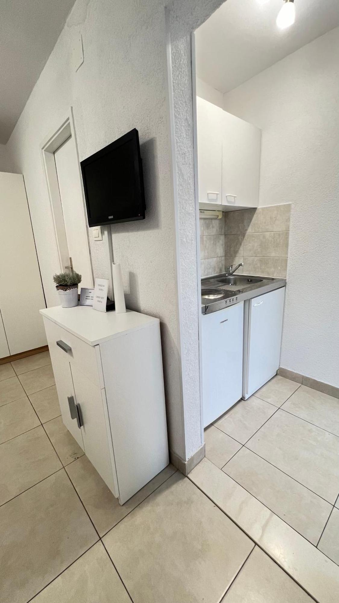 Apartmani Vela มาคาร์สกา ภายนอก รูปภาพ