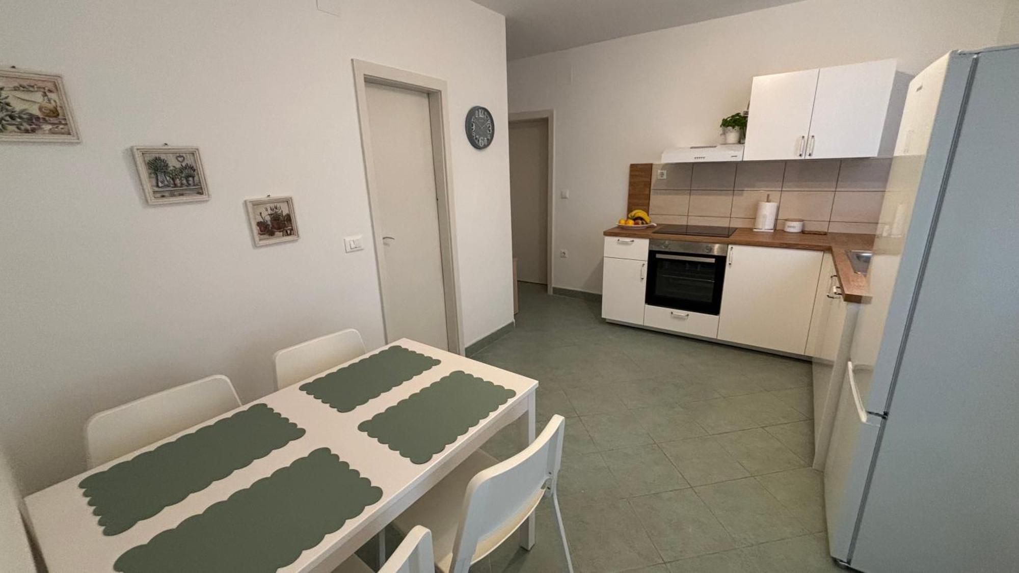 Apartmani Vela มาคาร์สกา ภายนอก รูปภาพ